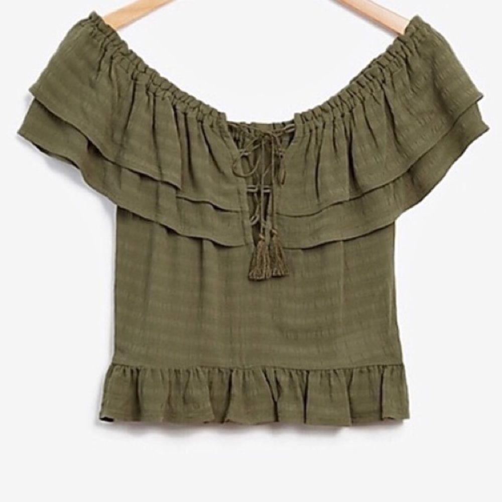 ✨ HP✨NWT Express Shadow Stripe tie up crop✨